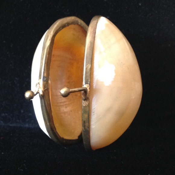 Other - Vintage Furnished Shell Lock Box